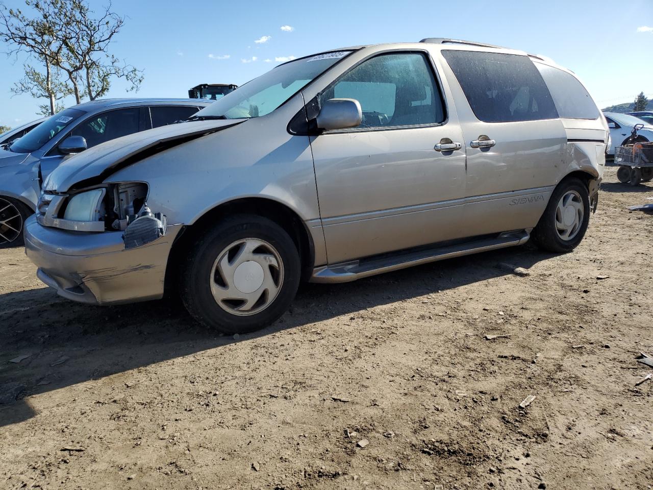 2003 Toyota Sienna - Image 1