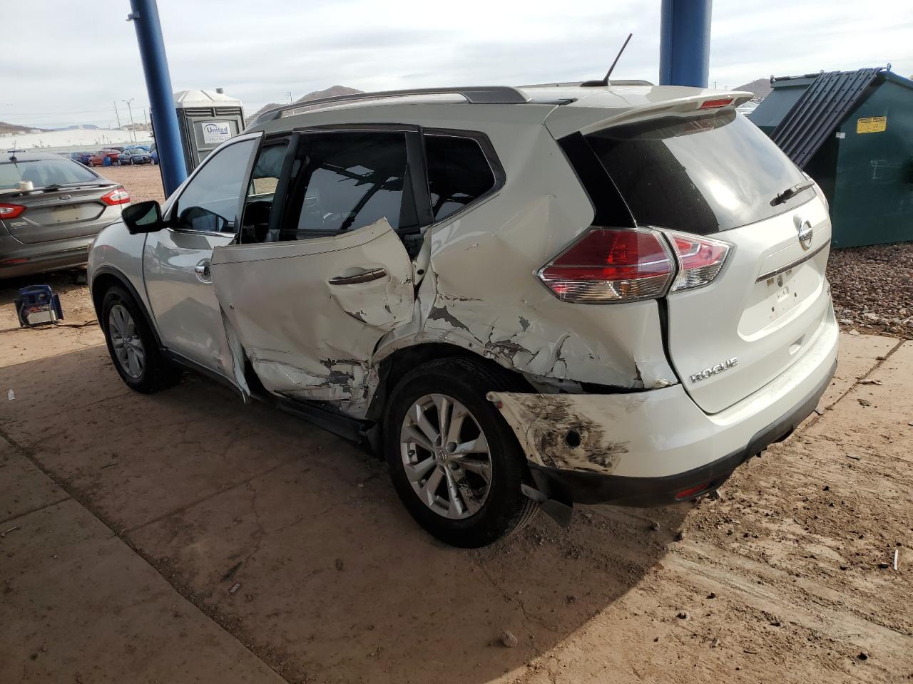 2015 Nissan Rogue - Image 2