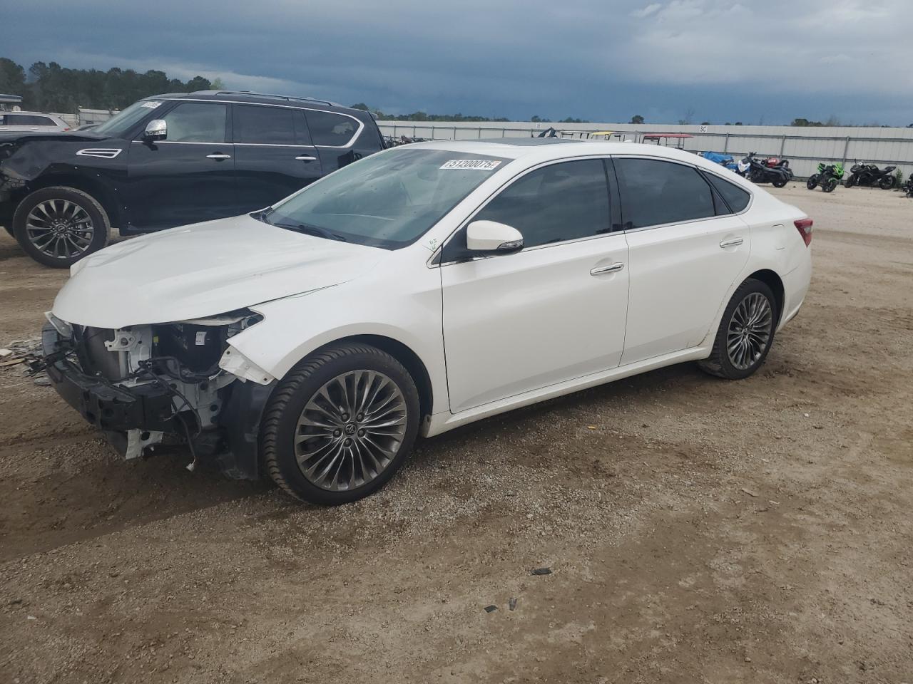 2016 Toyota Avalon Xle for Sale in Harleyville, SC - Front End