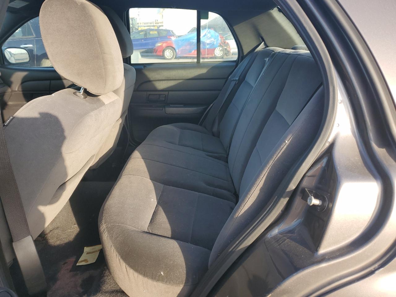 2011 Ford Crown Victoria - Image 10