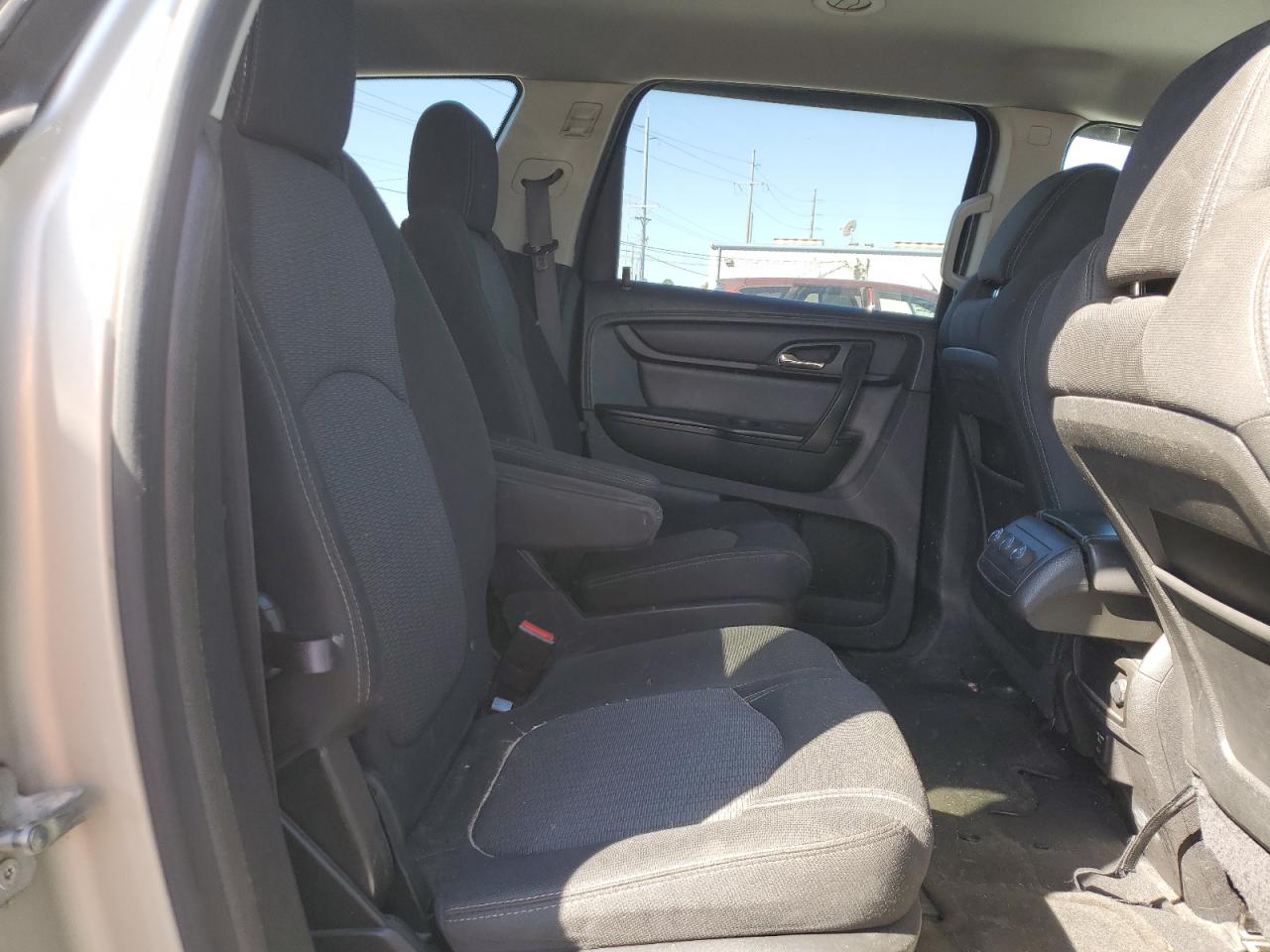 2015 Chevrolet Traverse - Image 11