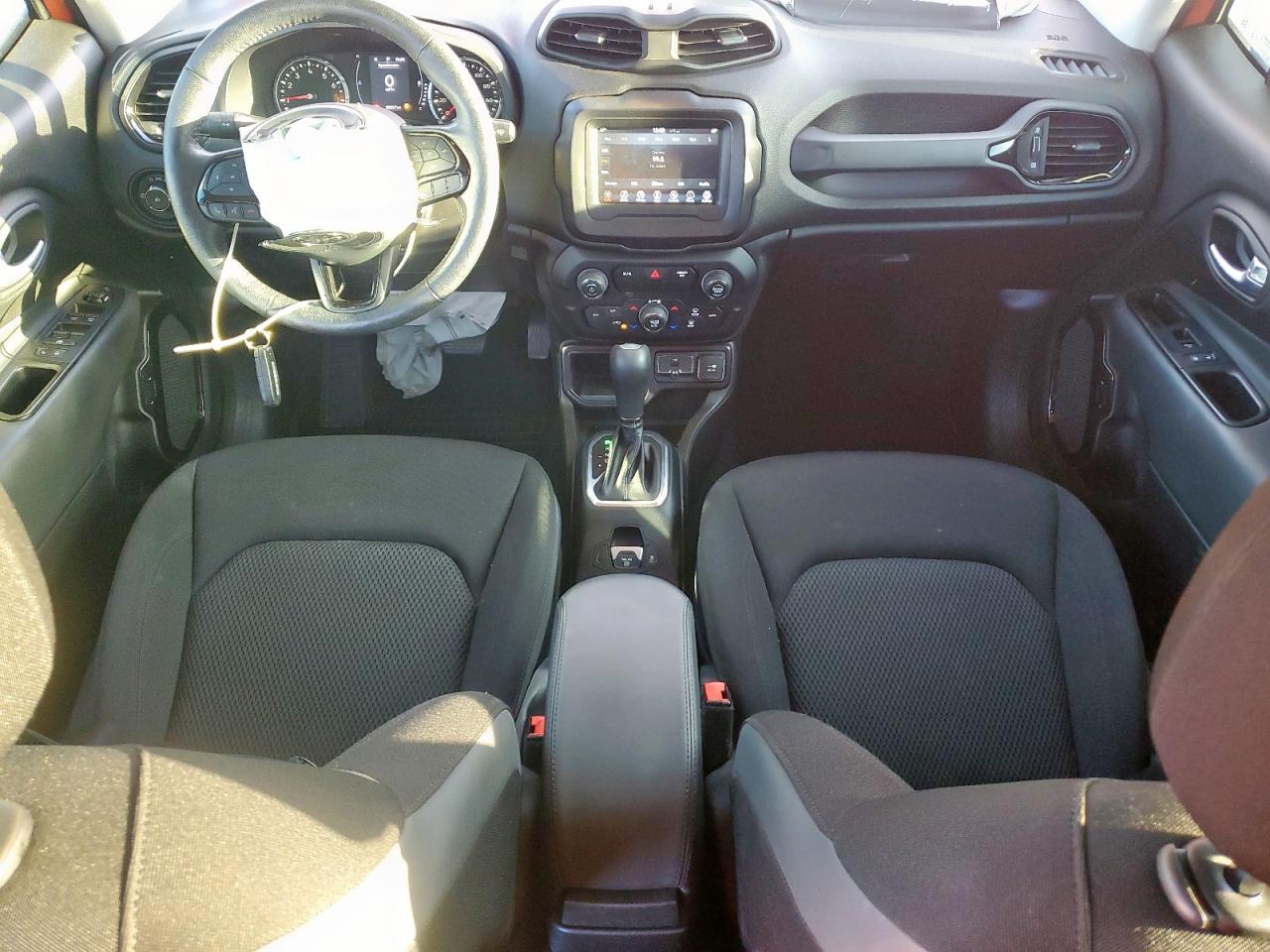 2018 Jeep Renegade - Image 8
