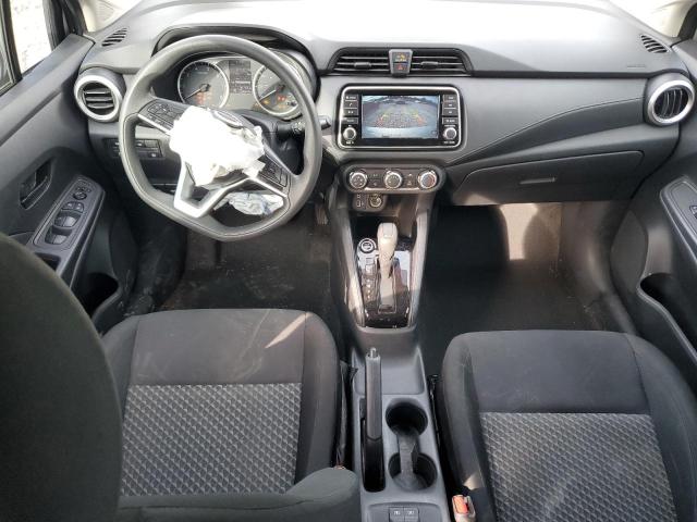  NISSAN VERSA 2021 Srebrny