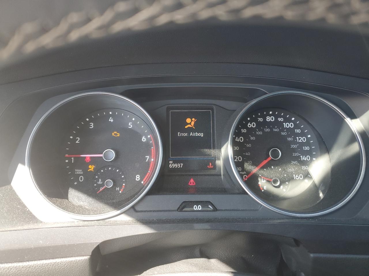 2021 Volkswagen Tiguan - Image 9
