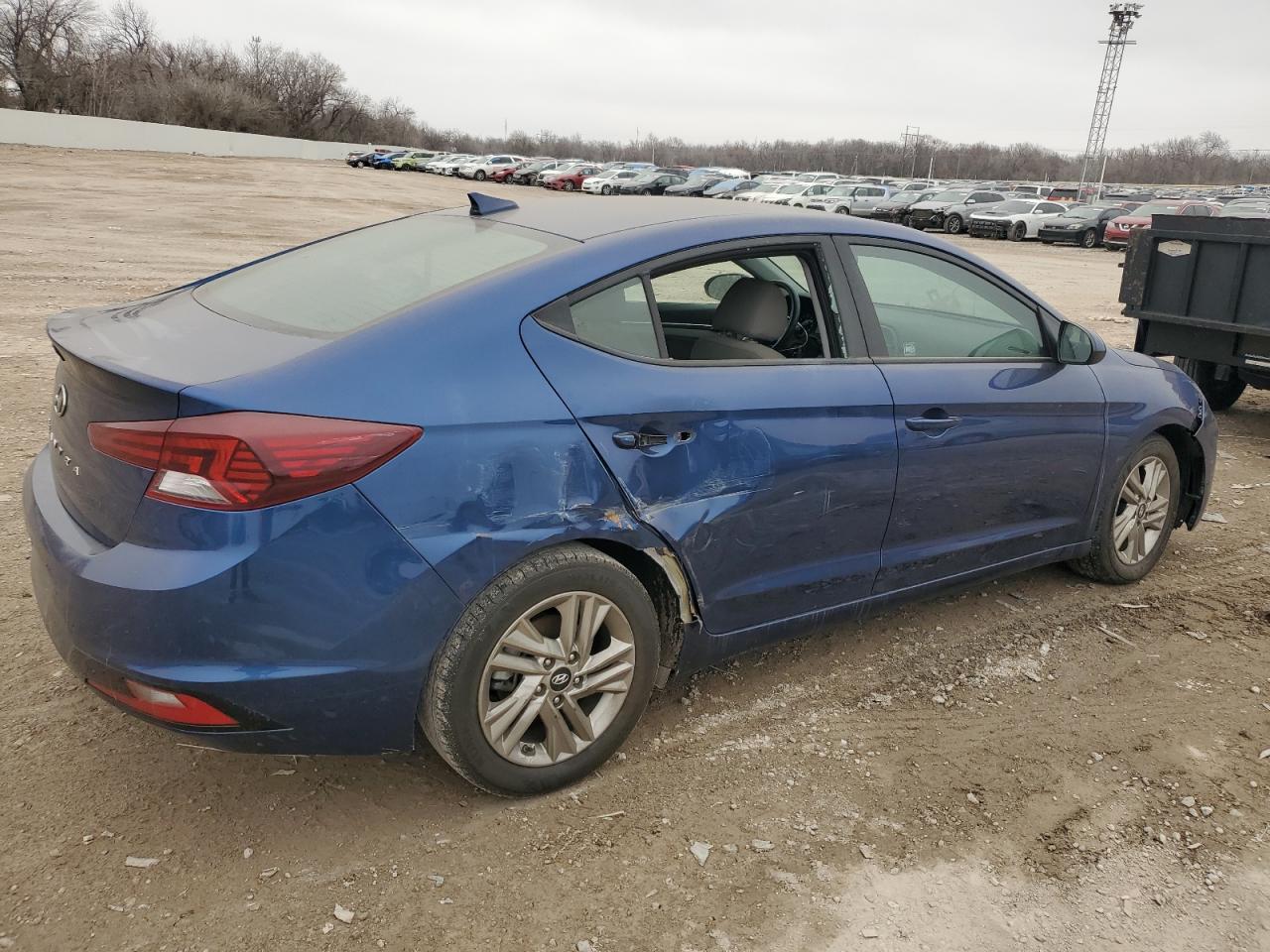 2020 Hyundai Elantra - Image 3