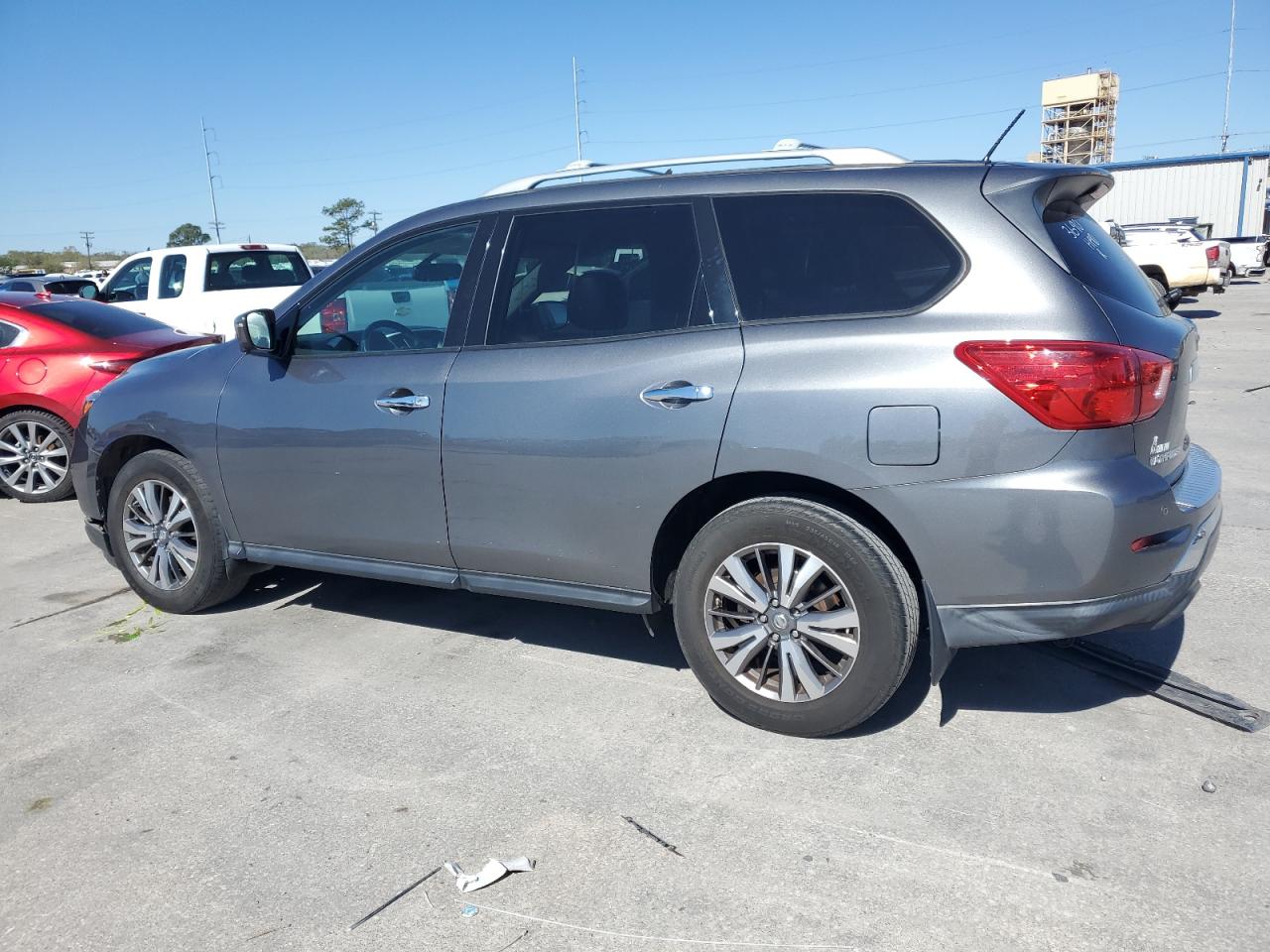 2018 Nissan Pathfinder - Image 2