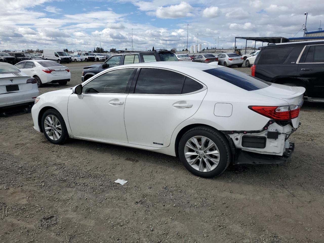 2015 Lexus ES - Image 2
