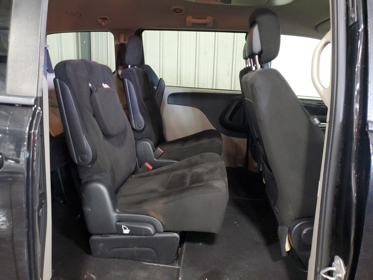 2016 Dodge Caravan - Image 12