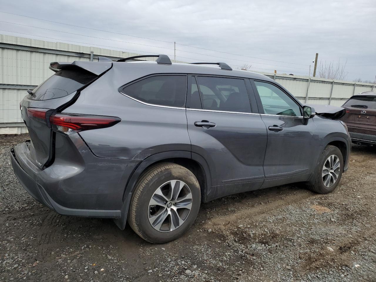 2024 Toyota Highlander - Image 3