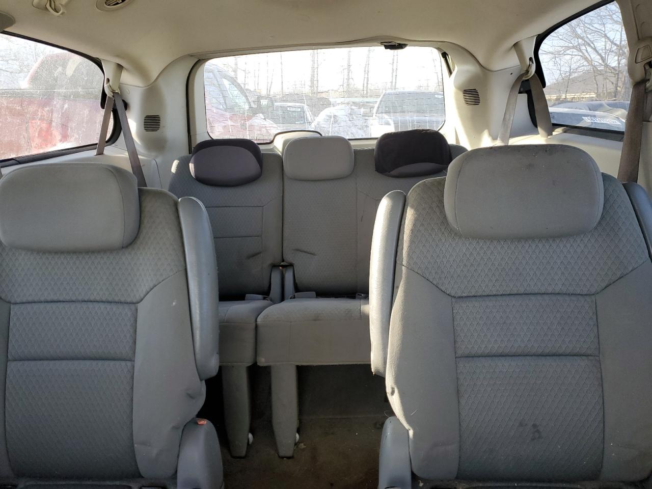 2010 Chrysler Town & Country - Image 10