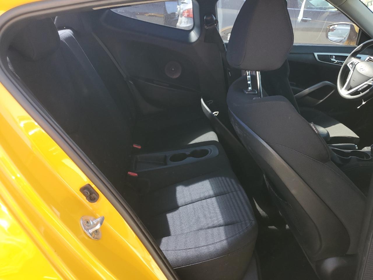 2016 Hyundai Veloster - Image 11