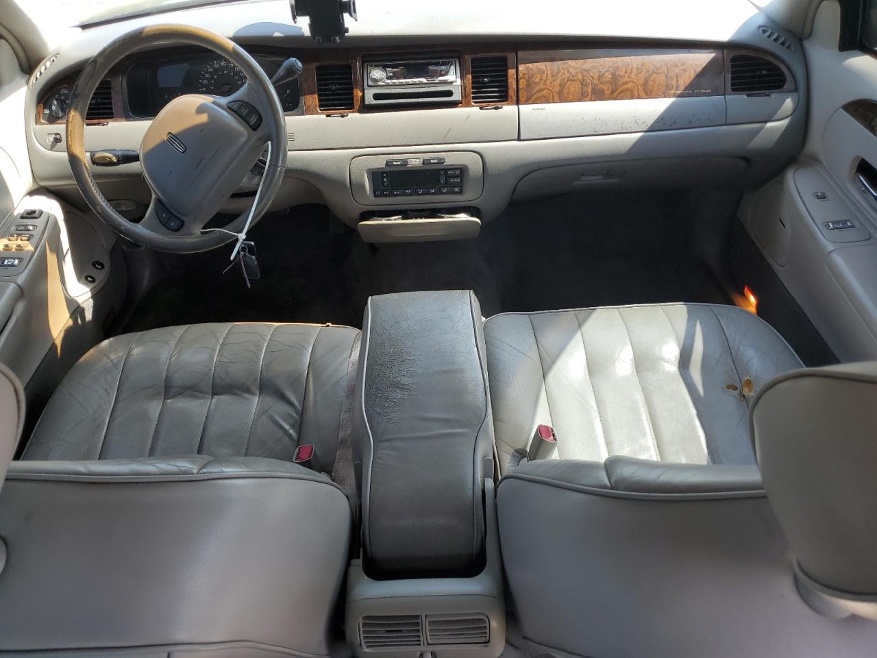 1998 Lincoln Town Car - Image 8