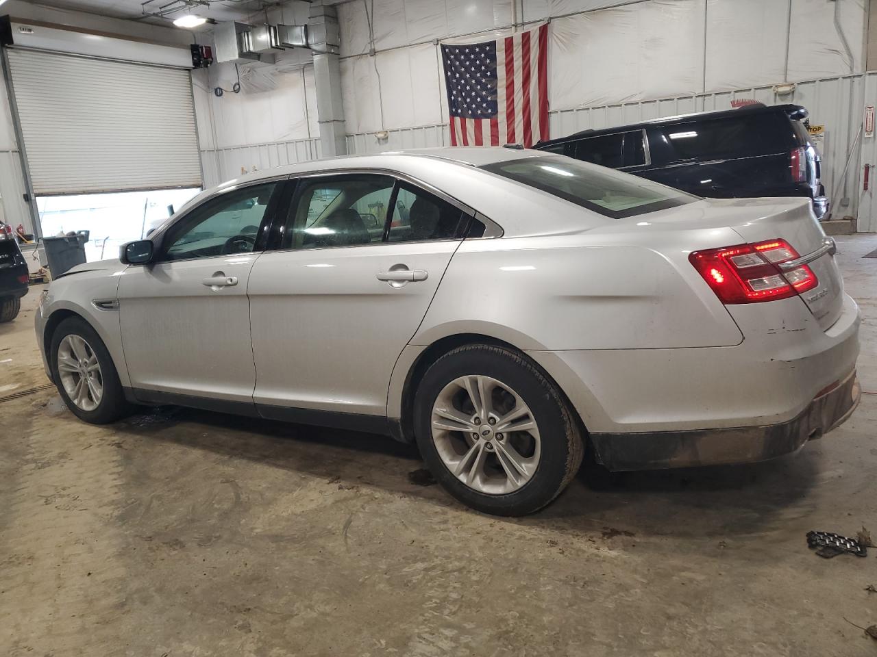 2015 Ford Taurus - Image 2