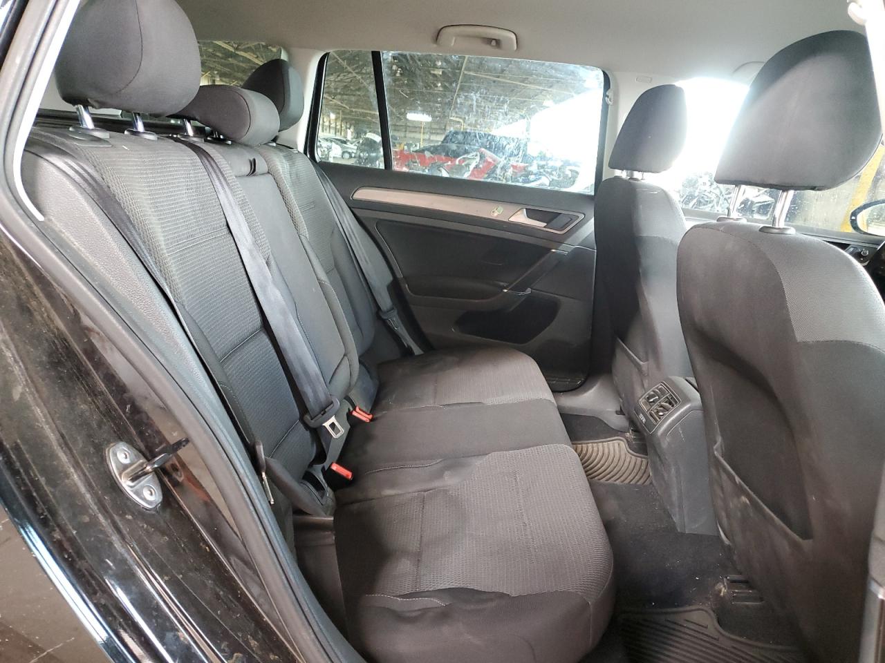 2016 Volkswagen Golf - Image 10