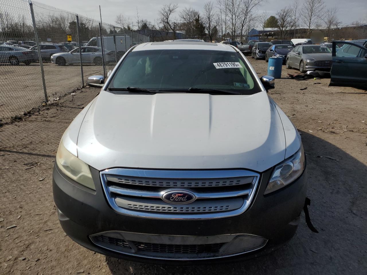 2011 Ford Taurus - Image 5