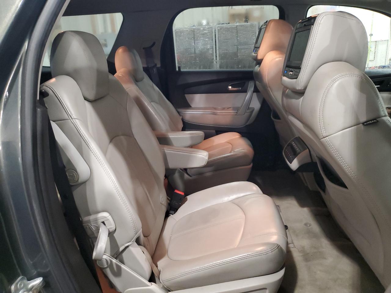 2010 GMC Acadia - Image 11