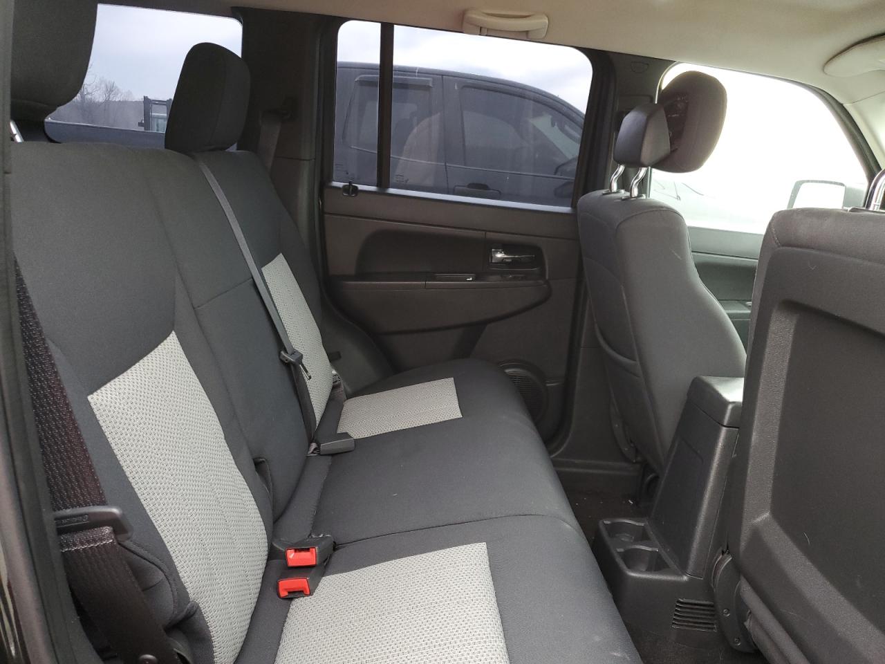 2010 Jeep Liberty (North America) - Image 10