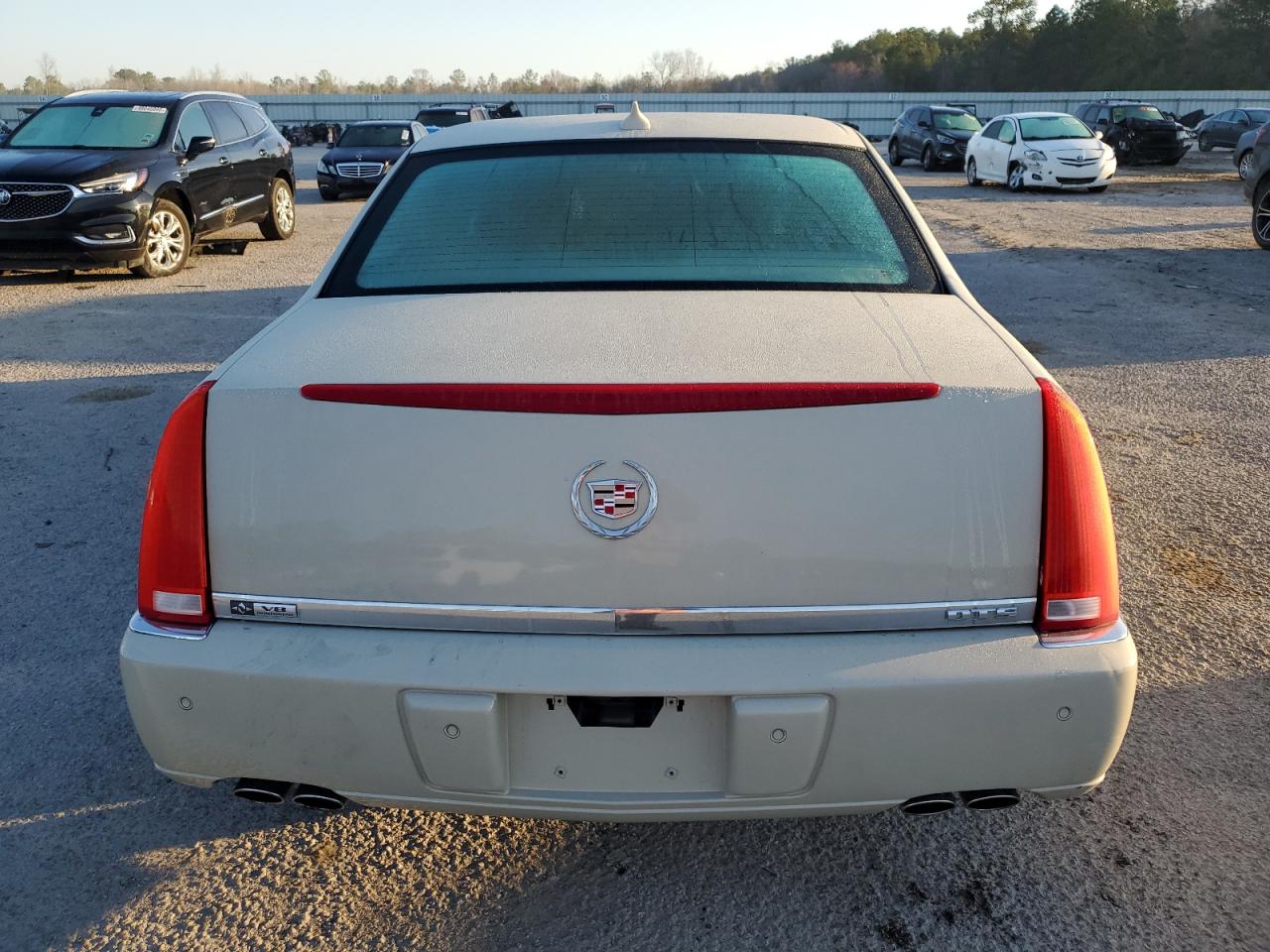 2010 Cadillac DTS - Image 6