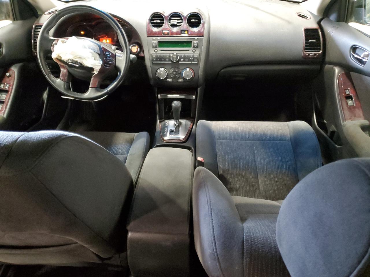 2010 Nissan Altima - Image 8