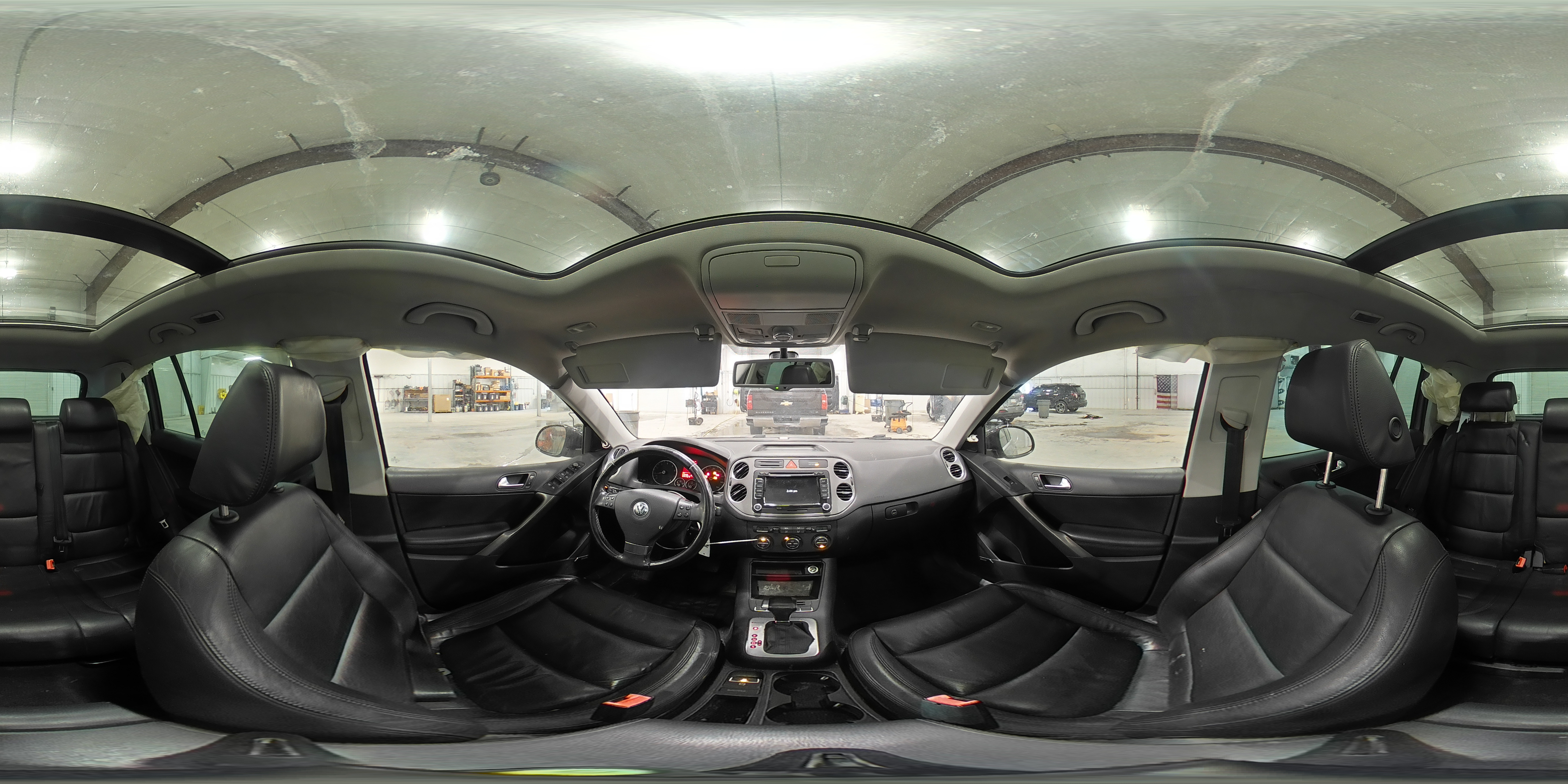 2009 Volkswagen Tiguan - Image 14