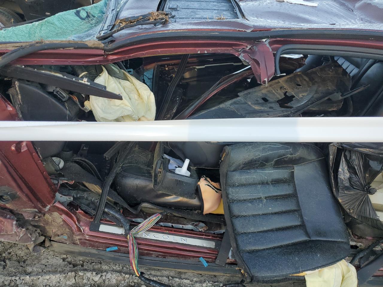 2003 Lincoln Town Car Signature VIN: 1LNHM82W33Y650465 Lot: 50131445