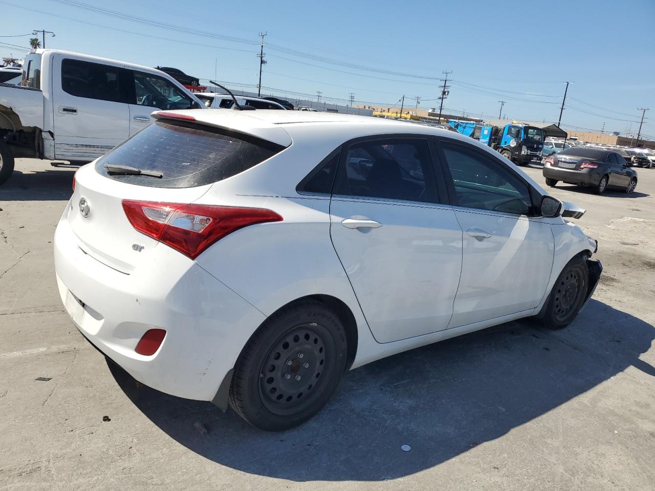 2016 Hyundai Elantra - Image 3