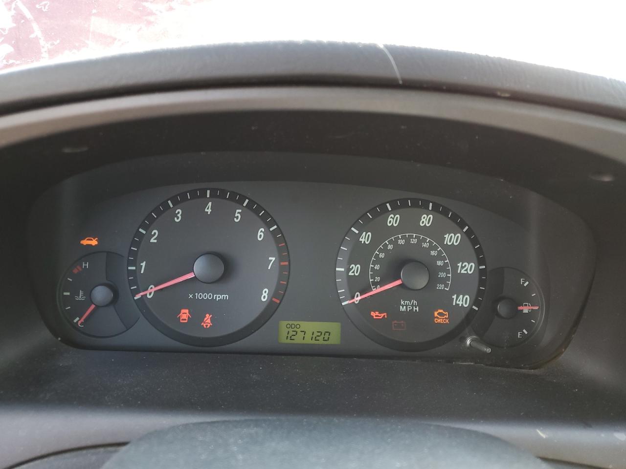 2004 Hyundai Elantra - Image 9