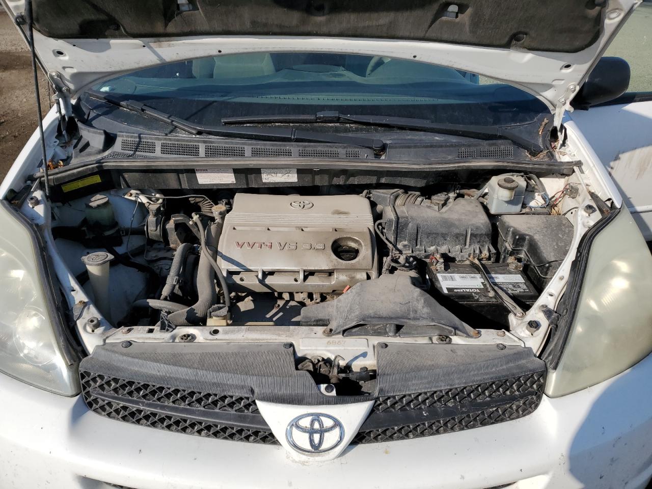 2005 Toyota Sienna - Image 12