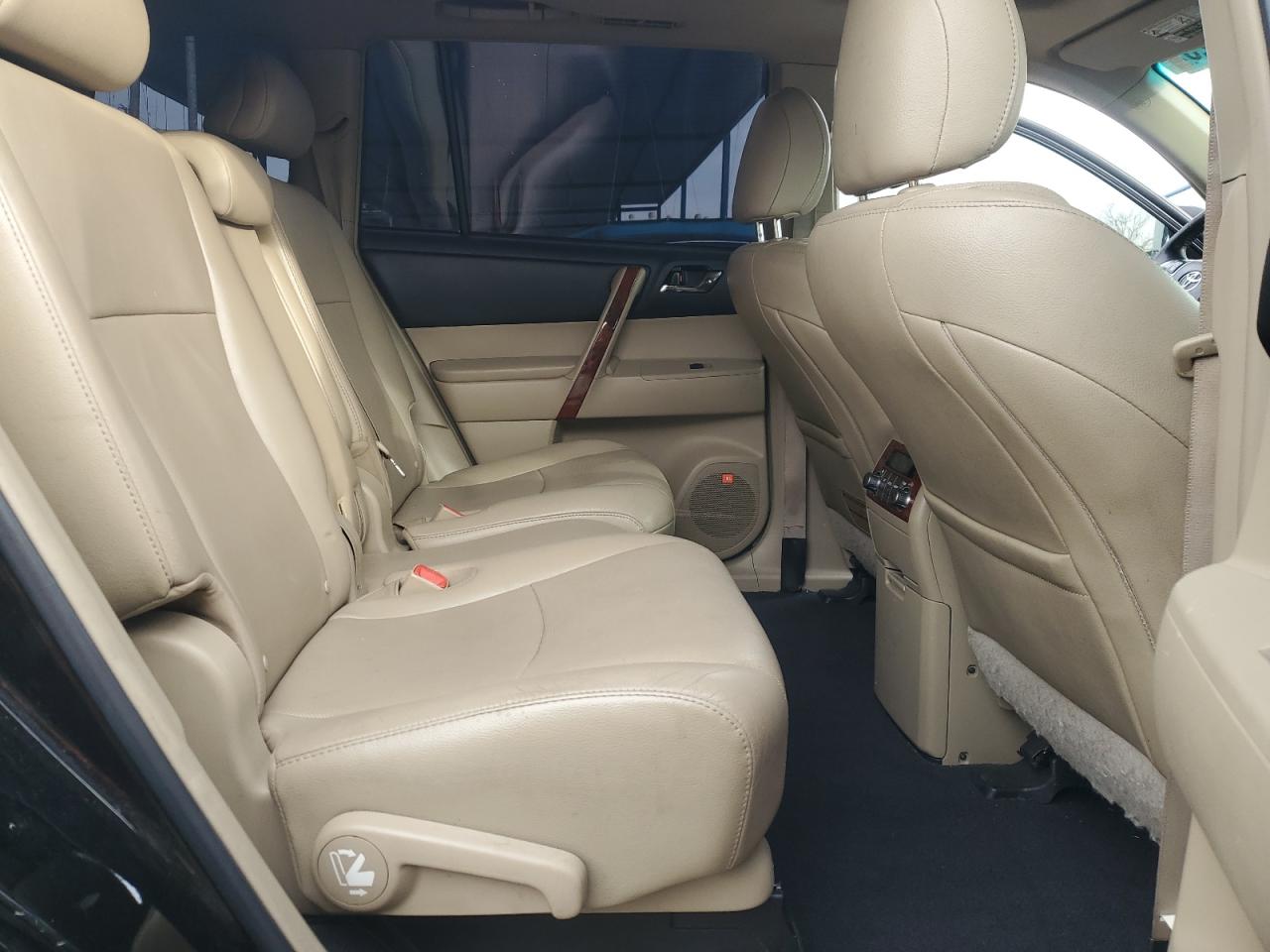 2012 Toyota Highlander - Image 11