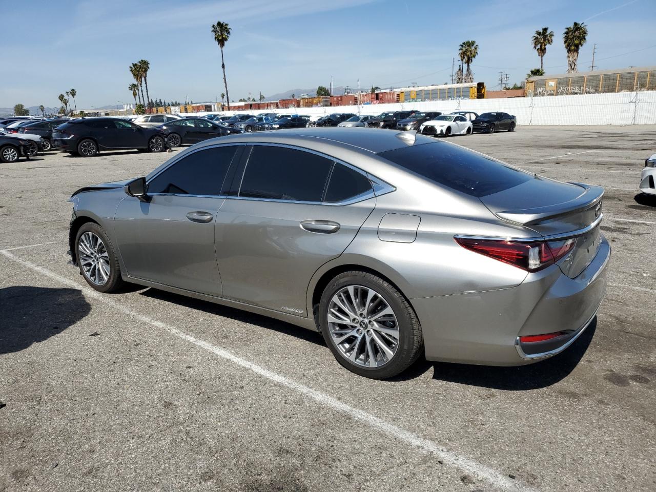 2019 Lexus ES - Image 2