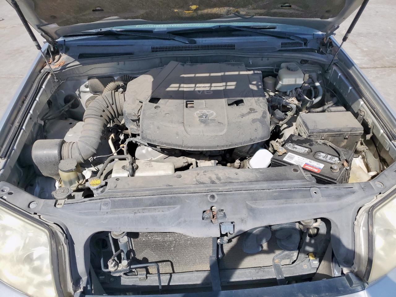2005 Toyota 4Runner - Image 12
