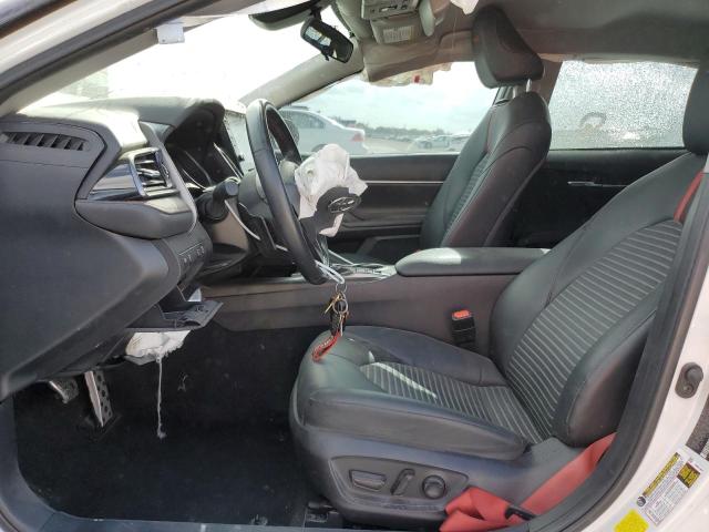  TOYOTA CAMRY 2022 Белый