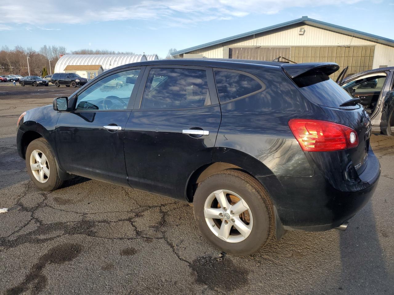 2010 Nissan Rogue - Image 2