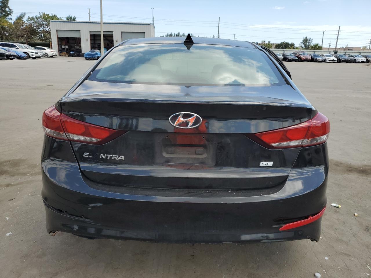 2017 Hyundai Elantra - Image 6