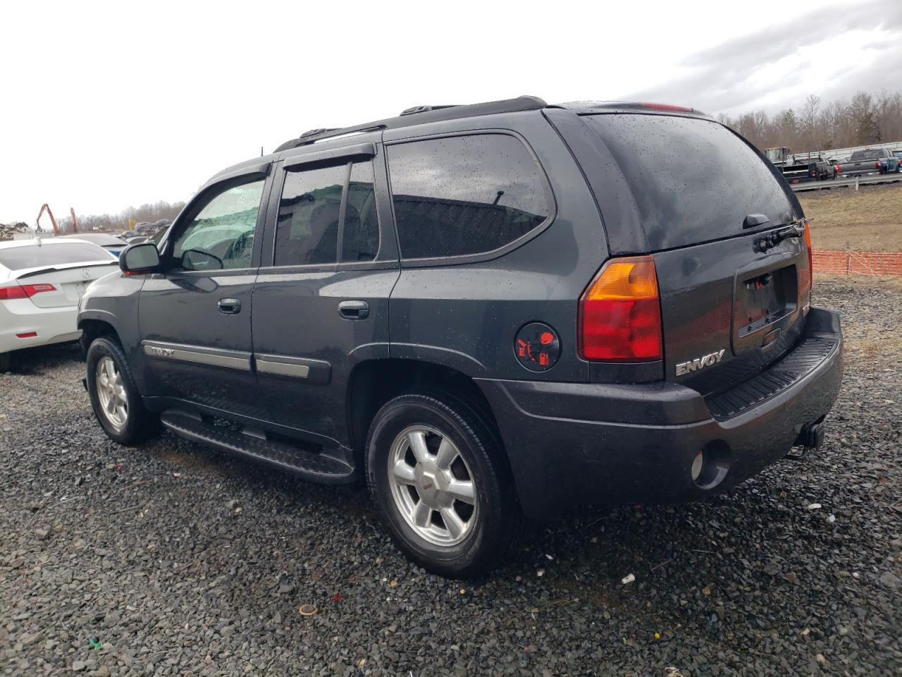 2005 GMC Envoy - Image 2