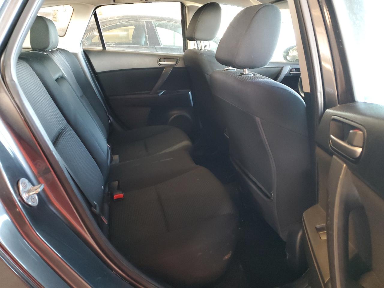 2012 Mazda 3 - Image 10