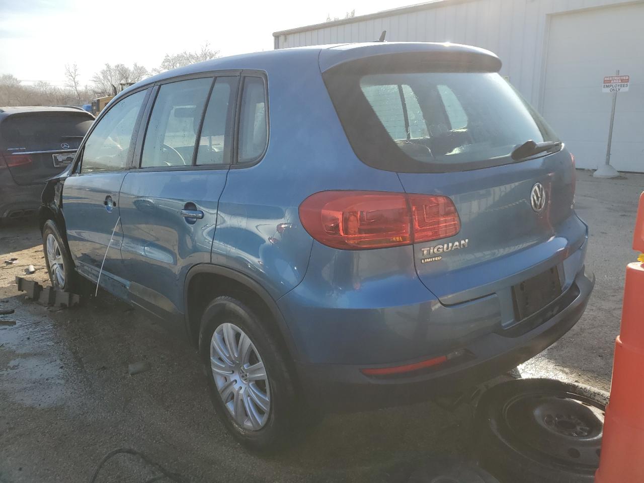 2017 Volkswagen Tiguan - Image 2