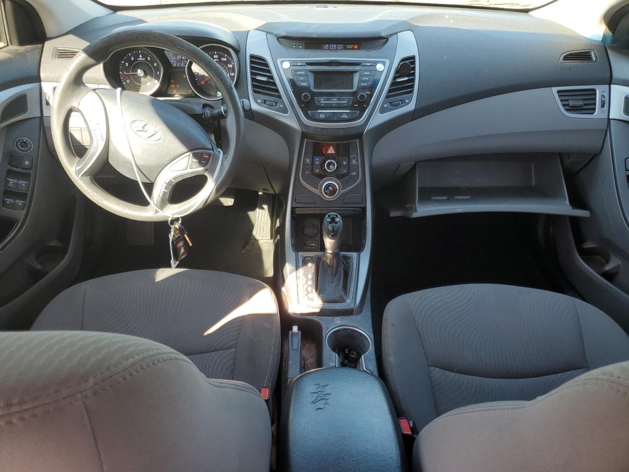 2016 Hyundai Elantra - Image 8