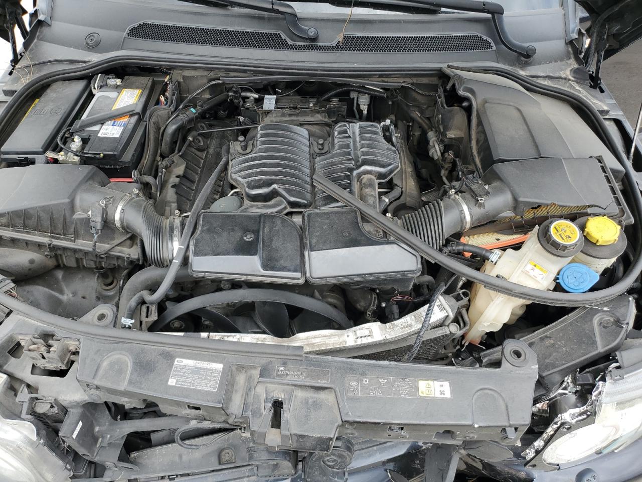 2012 Land Rover LR4 - Image 13