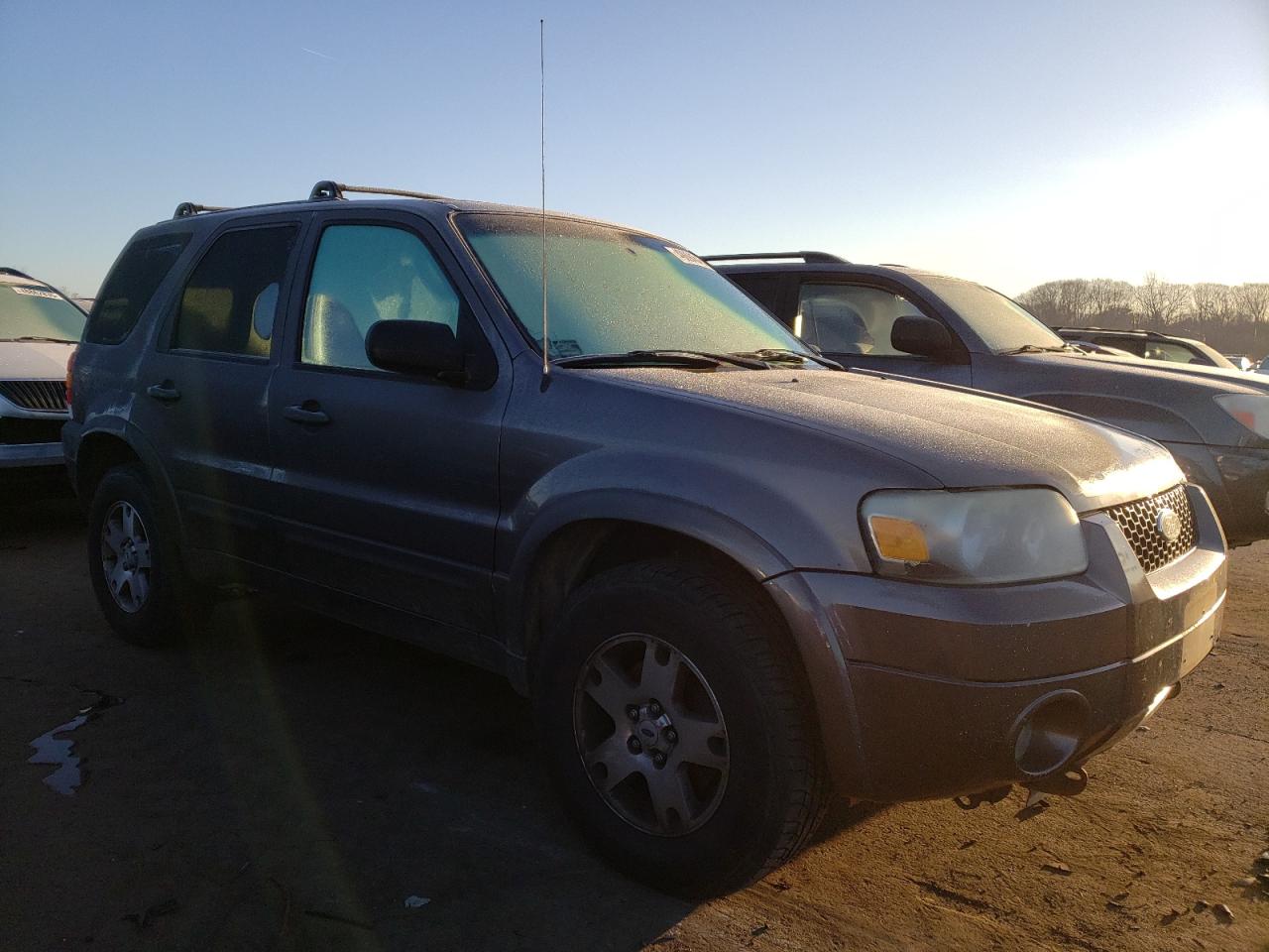 2005 Ford Escape - Image 4