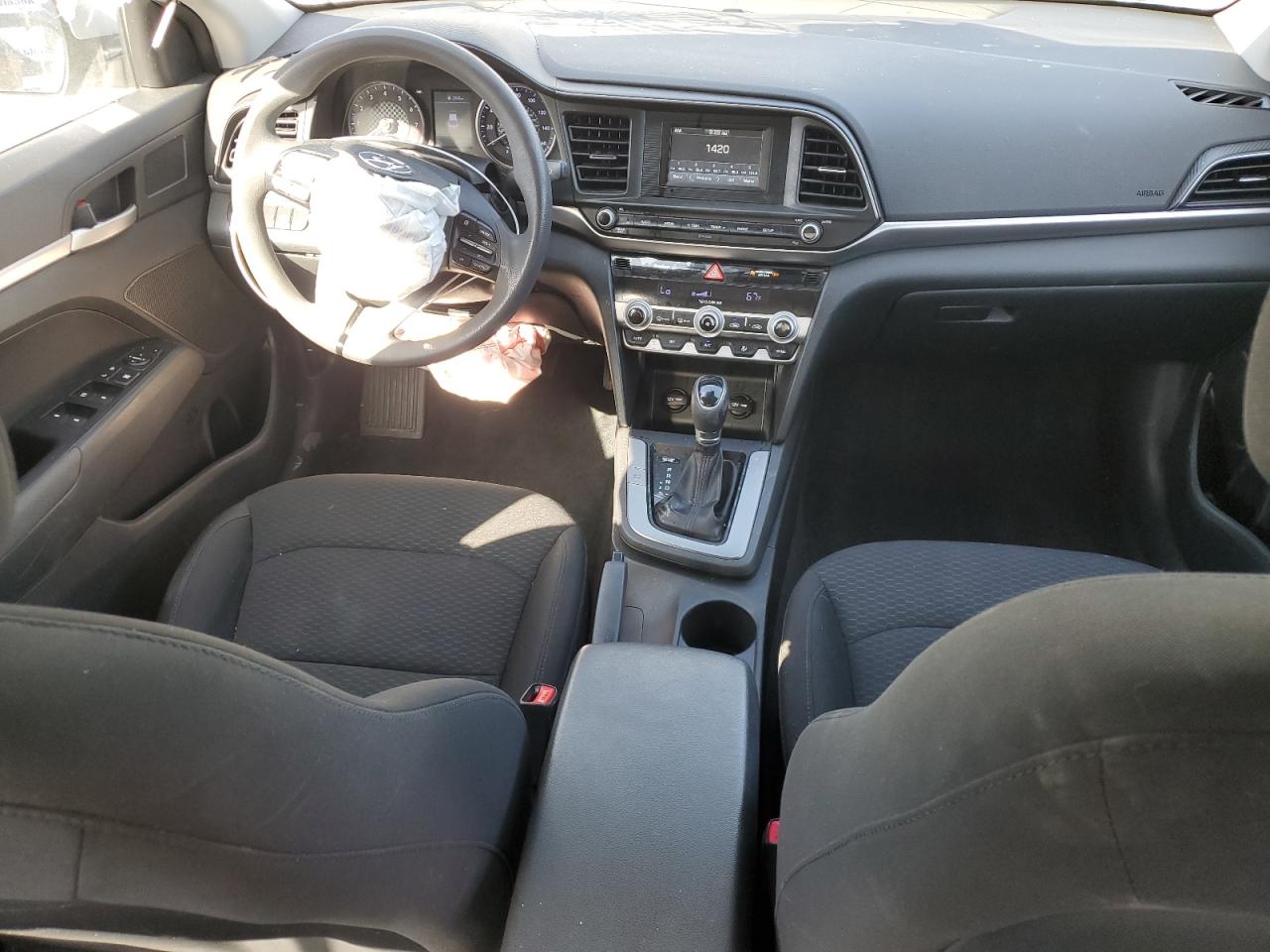 2020 Hyundai Elantra - Image 8