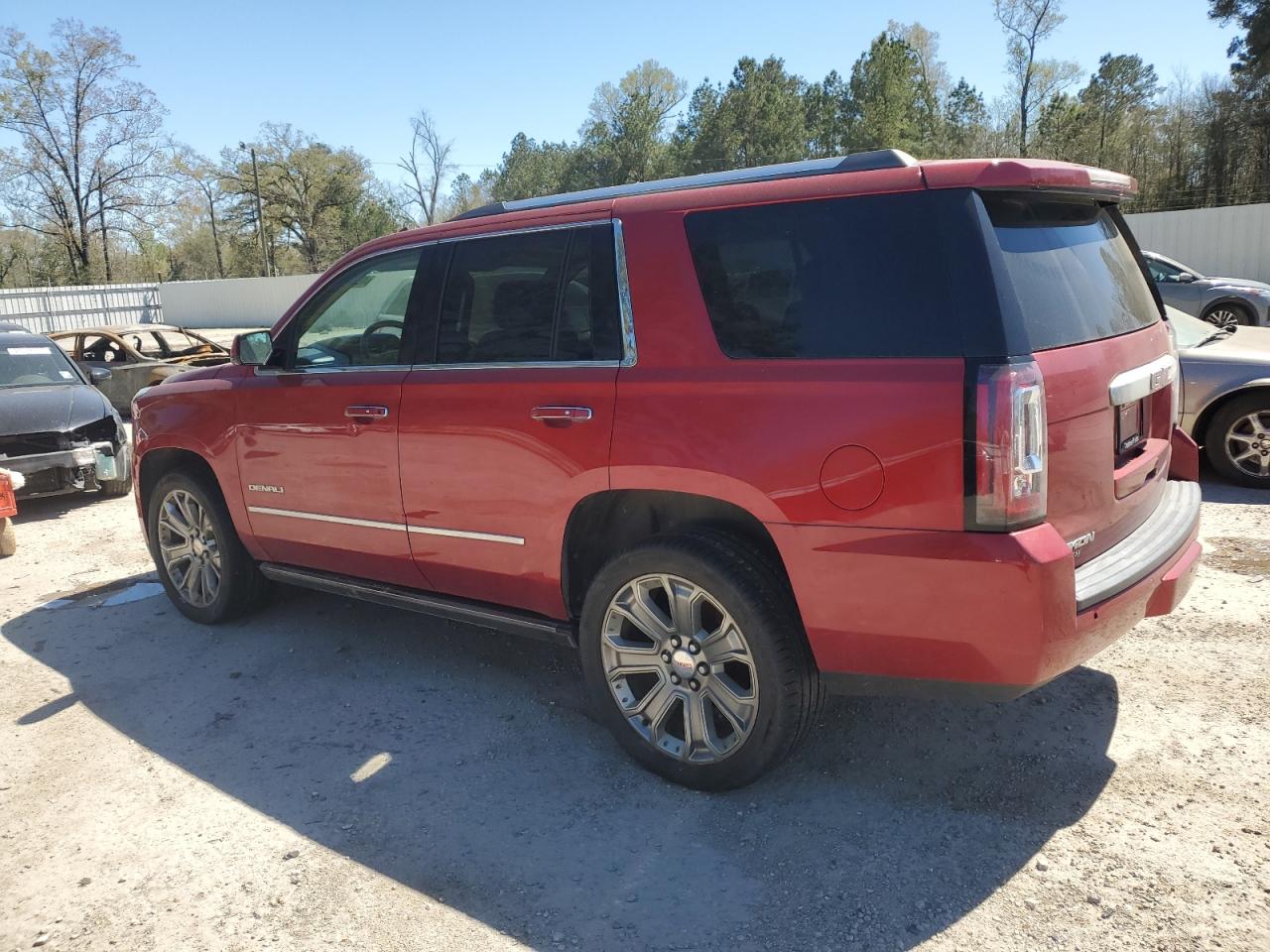 2015 GMC Yukon - Image 2