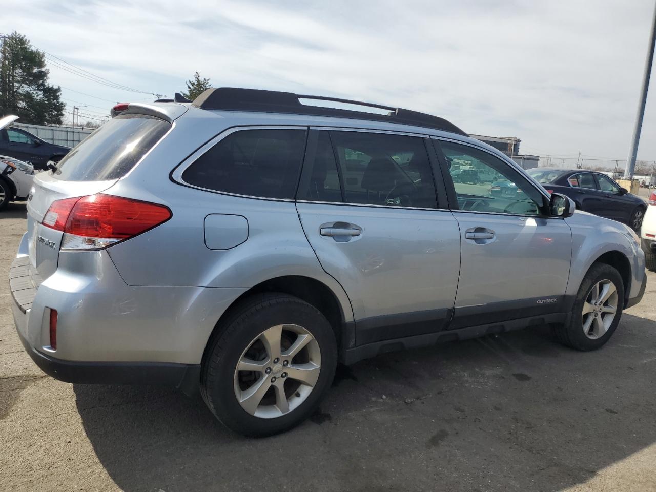 2014 Subaru Outback - Image 3