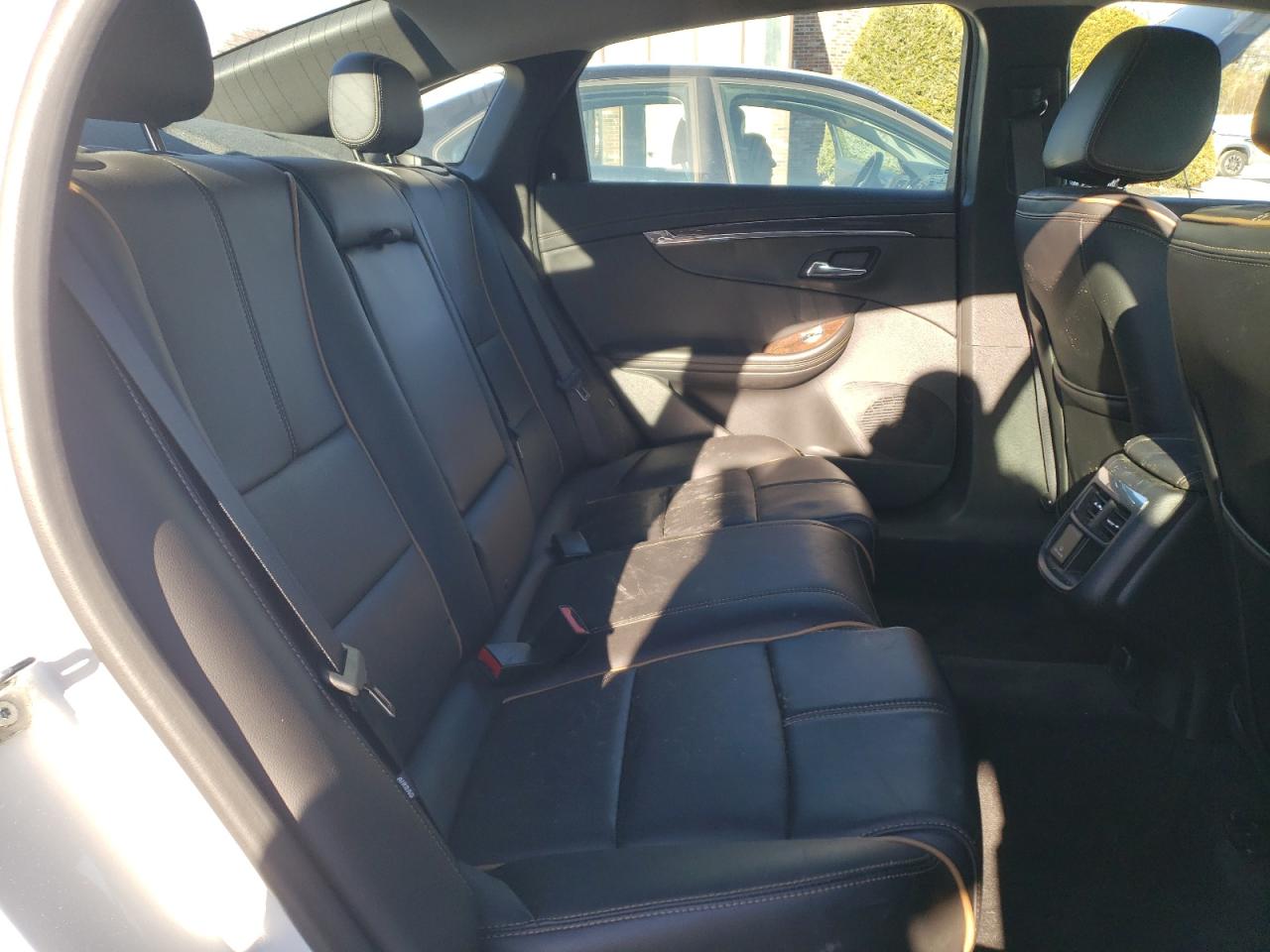 2015 Chevrolet Impala - Image 10