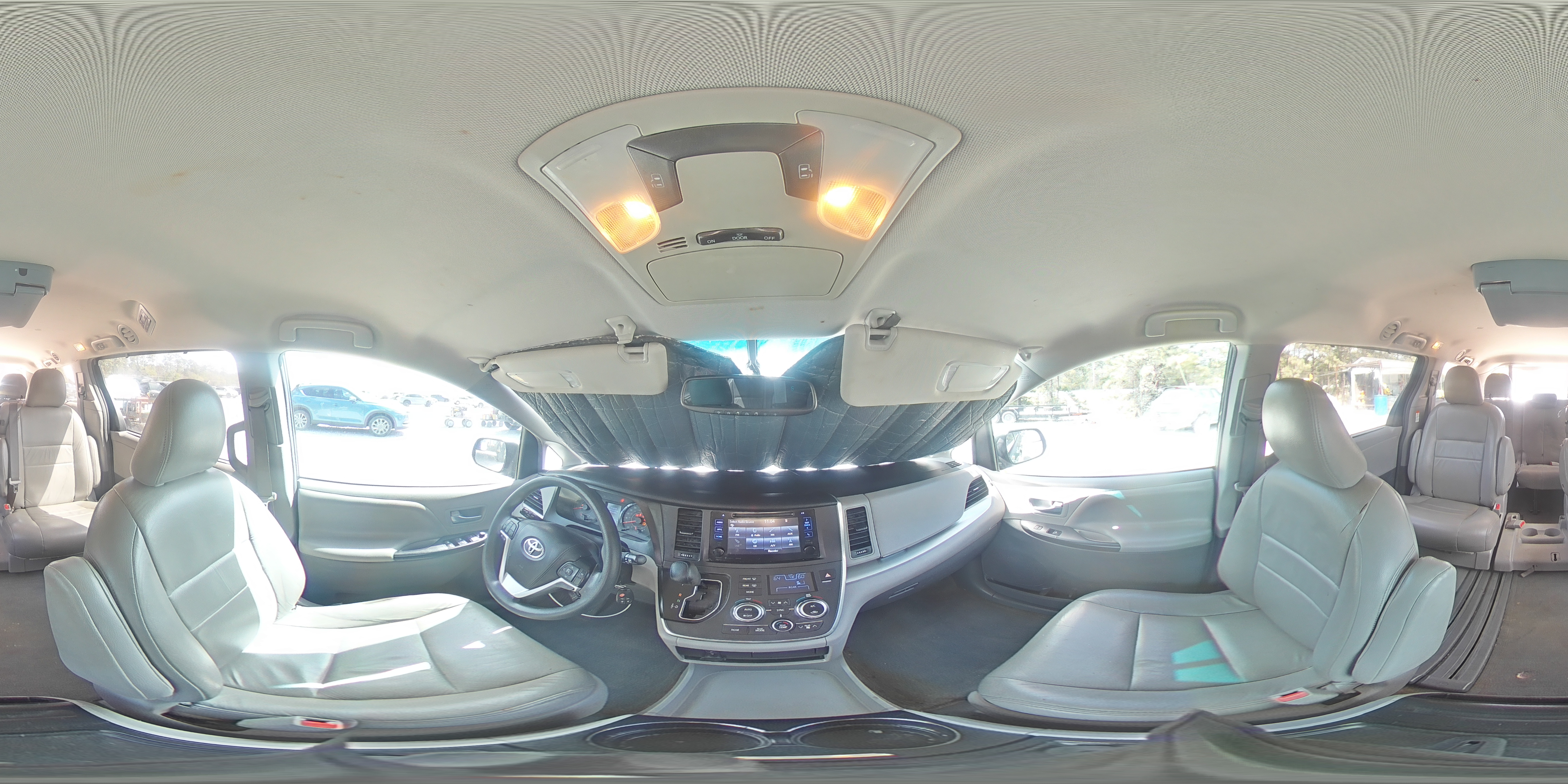 2017 Toyota Sienna - Image 16