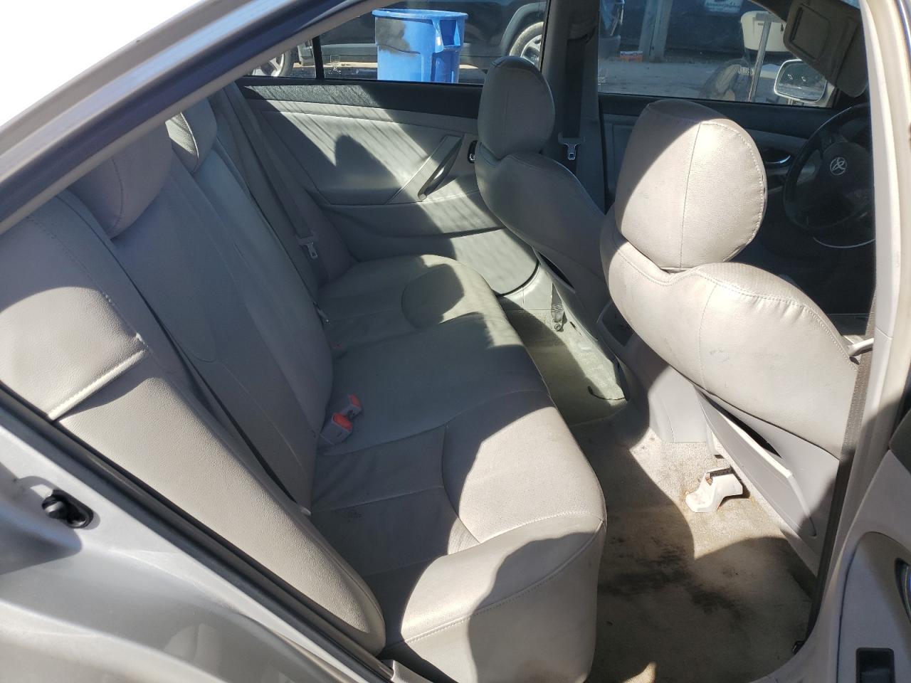 2011 Toyota Camry - Image 10
