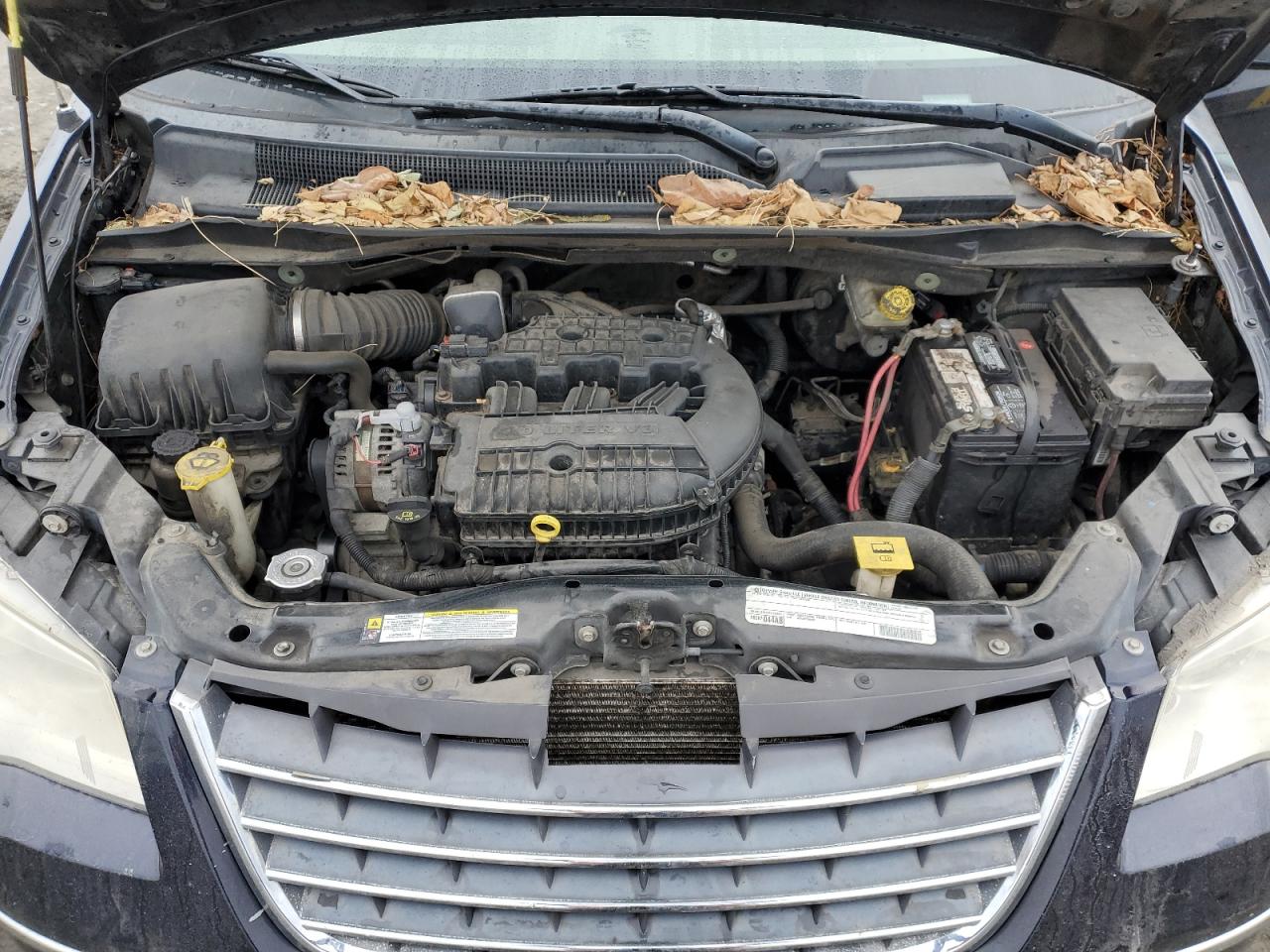 2010 Chrysler Town & Country - Image 12