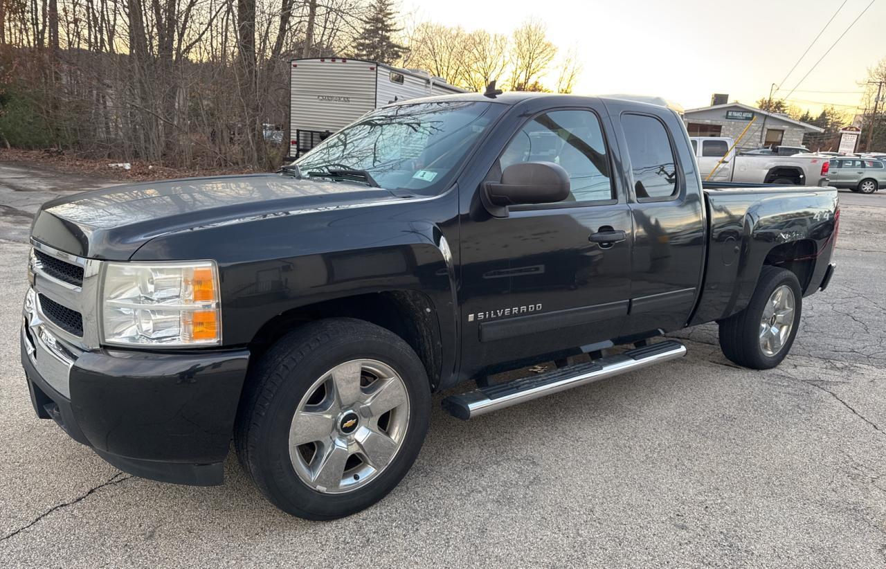 2009 Chevrolet Silverado - Image 2