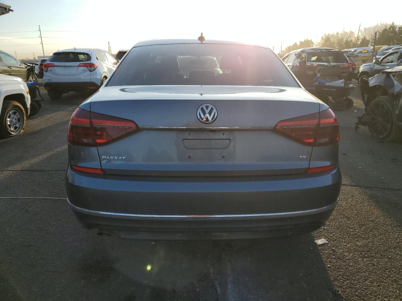 2017 Volkswagen Passat - Image 6