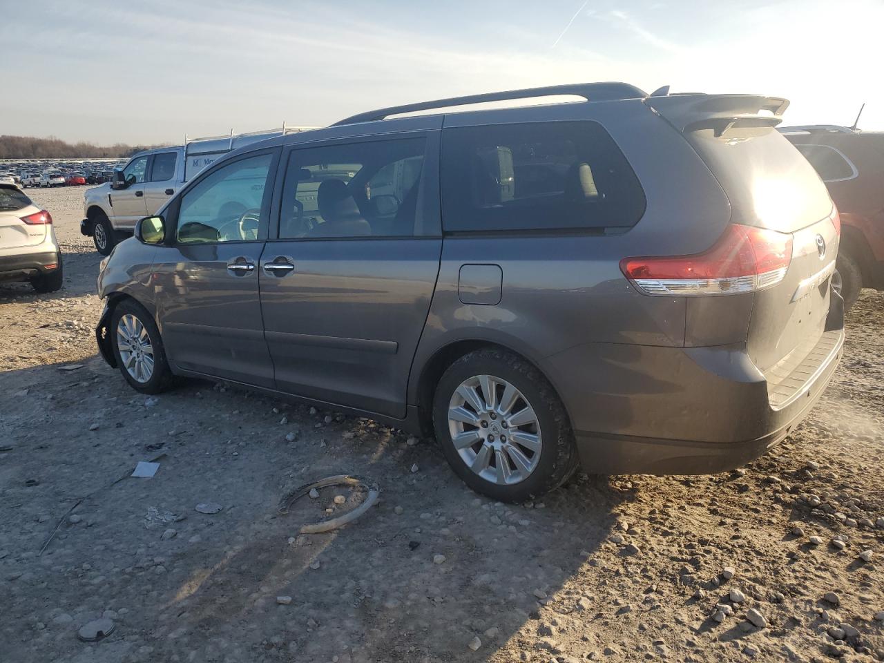 2011 Toyota Sienna - Image 2